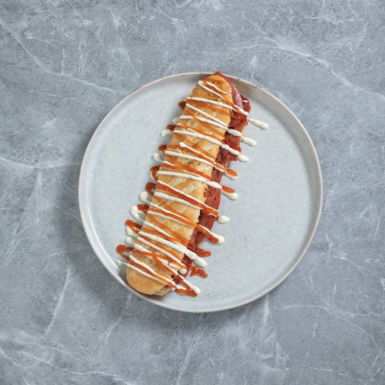 Sucuk Toast frisch gegrillt mit Käse
